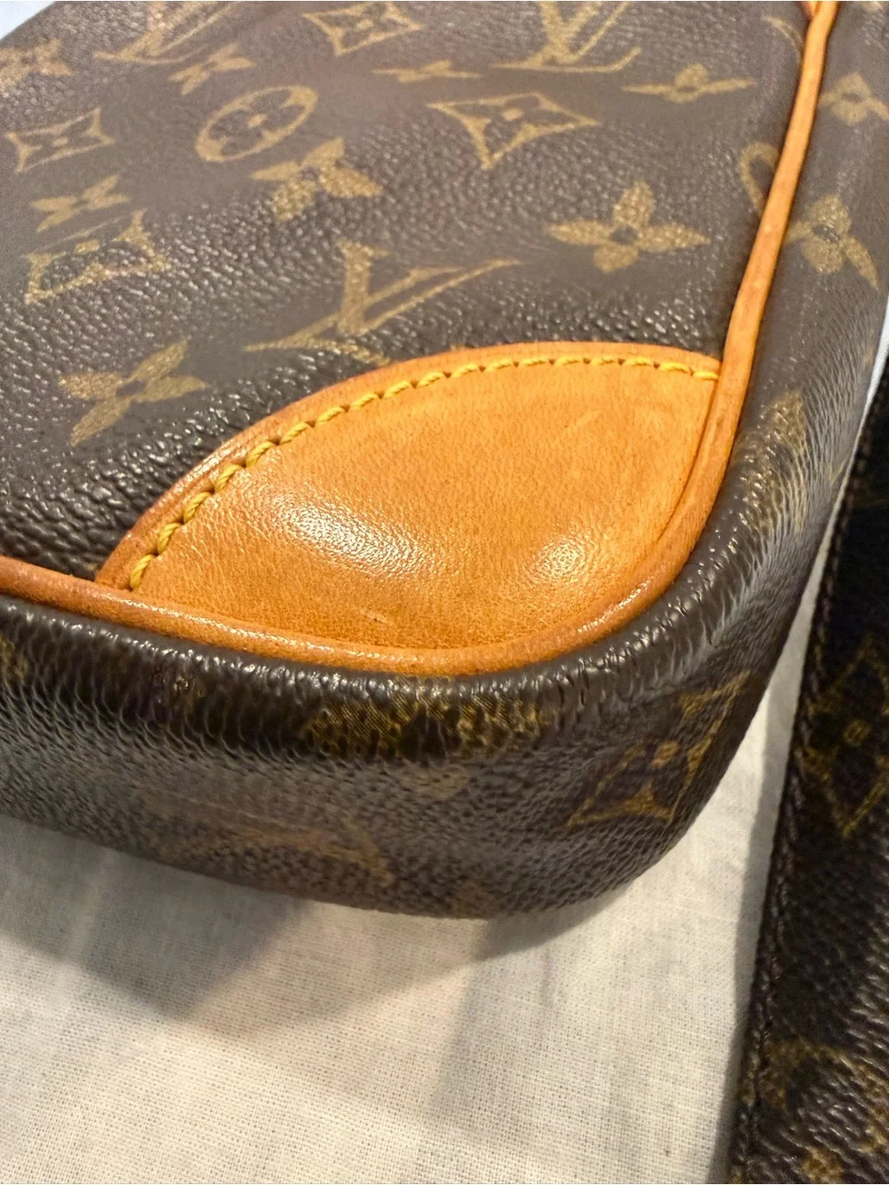 Vintage Louis Vuitton Danube PM Monogram Crossbody Bag France AR0040